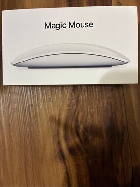 Apple Magic Mouse - 2nd Gen White/Silver Low-Profile Wireless Mouse